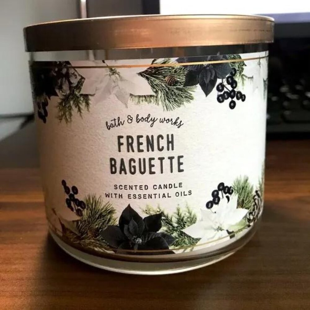 *This is a set of 2 brand new candles*Bath & Body Works French Baguette Candle